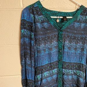 BKE Boutique Blue and Teal Patterned Long Sleeve Top with Back Cut Out, Size XS